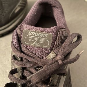 Brooks Adrenaline Gt18 Mens Black Shoe size 11